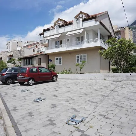 Franzeta Apartment *