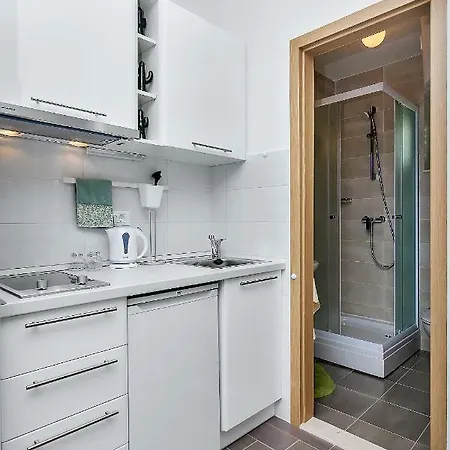 Franzeta Apartment *