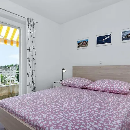 Franzeta Apartment *