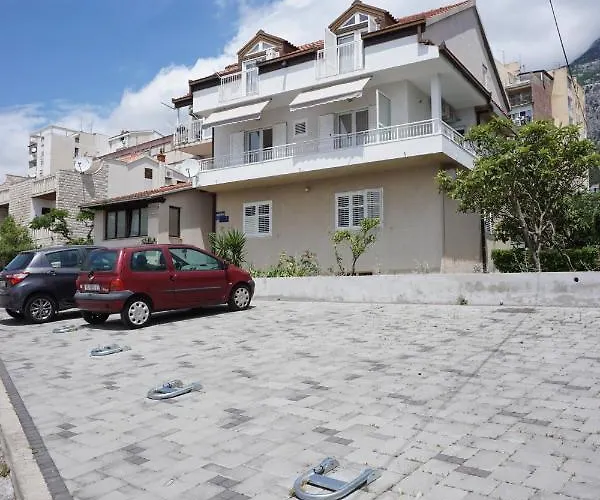 Franzeta Apartment *