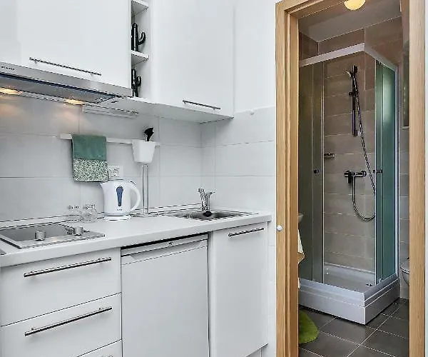 Franzeta Apartment *